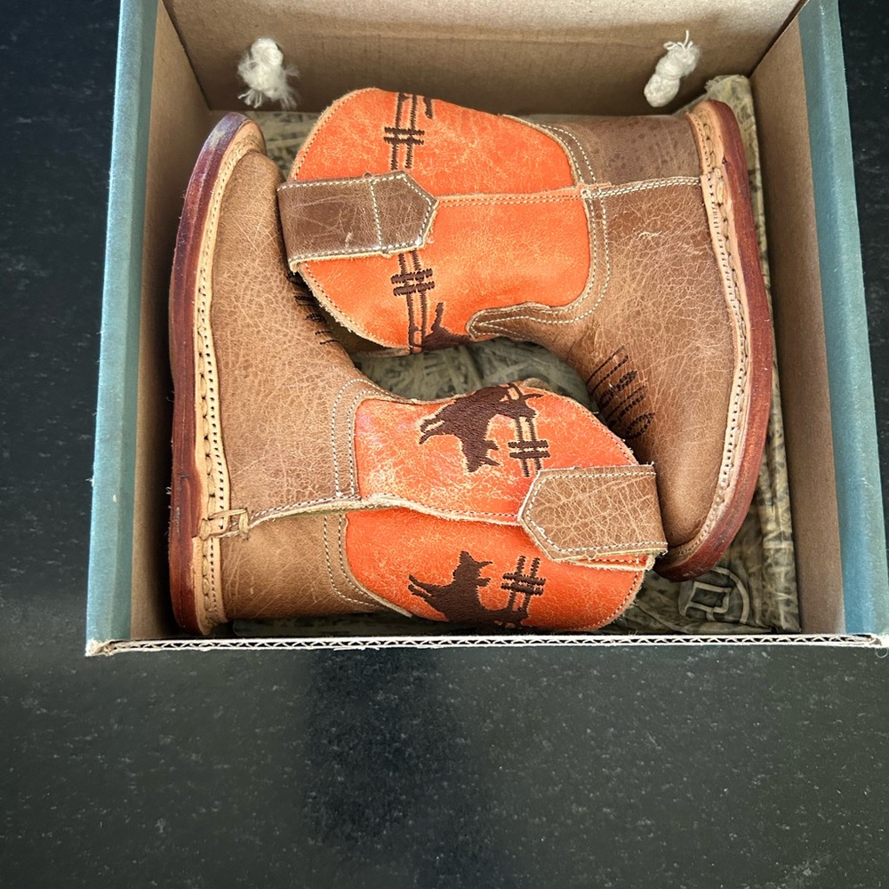 NWT - size 2 infant baby boots